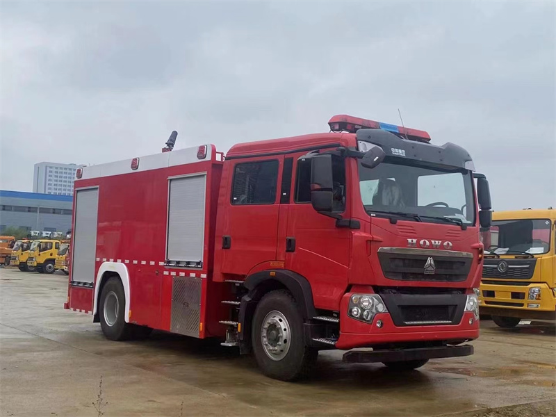 重汽豪沃壓縮空氣泡沫消防車